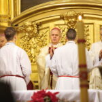 Msza święta w kieleckiej Katedrze. Na zdjęciu biskup Jan Piotrowski  / Marzena Mąkosa / Radio Kielce