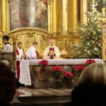 Msza święta w kieleckiej Katedrze. Na zdjęciu biskup Jan Piotrowski  / Marzena Mąkosa / Radio Kielce