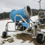 Ośrodek narciarski w Niestachowie. Armatka śnieżna / Marzena Mąkosa / Radio Kielce