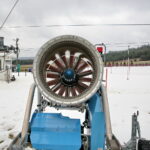 Ośrodek narciarski w Niestachowie. Armatka śnieżna / Marzena Mąkosa / Radio Kielce