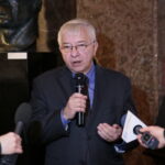 Przekazanie dokumentu podpisanego przez marszałka Józefa Piłsudskiego w Muzeum Narodowym w Kielcach. Krzysztof Lipiec - poseł PiS / Marzena Mąkosa / Radio Kielce