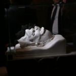 Przekazanie dokumentu podpisanego przez marszałka Józefa Piłsudskiego w Muzeum Narodowym w Kielcach / Marzena Mąkosa / Radio Kielce