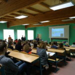 Naukowcy Akademii Górniczo-Hutniczej w opatowskim liceum / Emilia Sitarska / Radio Kielce