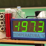 Naukowcy Akademii Górniczo-Hutniczej w opatowskim liceum / Emilia Sitarska / Radio Kielce