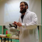 Naukowcy Akademii Górniczo-Hutniczej w opatowskim liceum / Emilia Sitarska / Radio Kielce