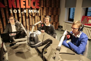 Piąty dzień akcji „Choinka pod choinkę" Po lewej Stanisław Blinstrub - Radio Kielce / Marzena Mąkosa / Radio Kielce
