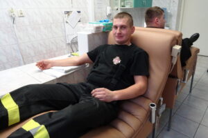 Strażacy ochotnicy oddają krew przed świętami / Emilia Sitarska / Radio Kielce
