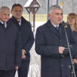 Otwarcie drogi Chęciny - Małogoszcz. Przemawia Andrzej Bętkowski - marszałek województwa świętokrzyskiego  / Wiktor Dziarmaga / Radio Kielce