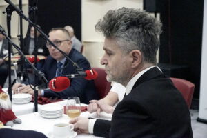 Świąteczne Studio Polityczne Radia Kielce. Na zdjęciu: Krzysztof Słoń, senator Prawa i Sprawiedliwości / Robert Felczak / Radio Kielce