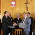 Wiślica. Podpisanie listu intencyjnego w sprawie budowy gazociągu na terenie miasta i gminy Wiślica / Marta Gajda / Radio Kielce