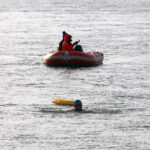 Sandomierz. Zimowa przeprawa Wisły wpław / Grażyna Szlęzak-Wójcik / Radio Kielce