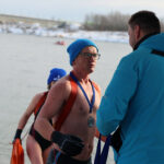 Sandomierz. Zimowa przeprawa Wisły wpław / Grażyna Szlęzak-Wójcik / Radio Kielce