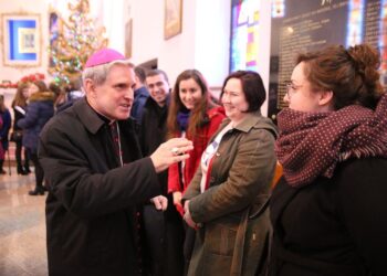 Biskup sandomierski Krzysztof Nitkiewicz pobłogosławił sandomierską delegację na wyjazd do Panamy / ks. Tomasz Lis