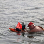 Sandomierz. Zimowa przeprawa Wisły wpław / Grażyna Szlęzak-Wójcik / Radio Kielce