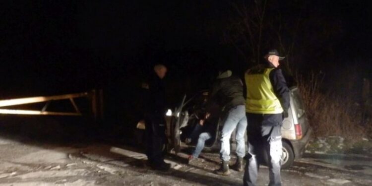 Pińczowscy policjanci pomogli 44-letniemu mężczyźnie, którego zaginięcie zgłoszono kilka godzin wcześniej / świętokrzyska policja