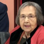 Sandomierz. Wręczenie członkom i sympatykom Społecznego Komitetu Odnowy Cmentarza Katedralnego odznaczeń państwowych. Alicja Kaszyńska - złoty krzyż zasługi / Grażyna Szlęzak - Wójcik / Radio Kielce