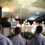 Kielczanie z biskupem Janem Piotrowskim w stolicy Panamy / Ksiądz Łukasz Zygmunt, ksiądz Michał Haśnik, Aleksandra Kujszczyk