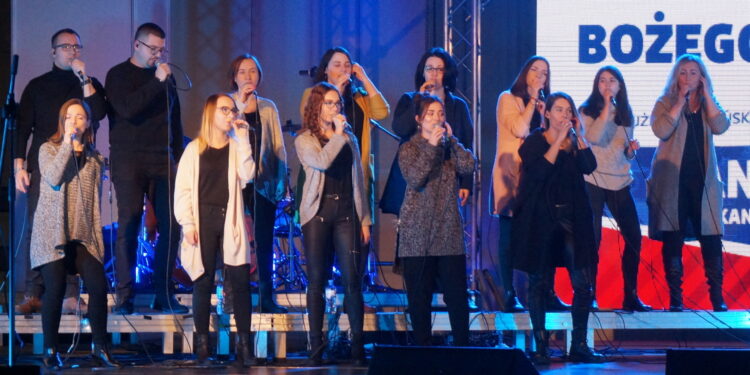 Muzycy i blogerzy podzielą się swoją wiarą z młodzieżą