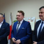 Konferencja dotycząca zmiany na stanowisku prezesa PWiK. Na zdjęciu od lewej: ustępujący prezes PWiK Piotr Nowak, prezydent Starachowic Marek Materek, nowy prezes PWiK Jerzy Miśkiewicz / Anna Głąb / Radio Kielce