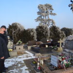 W Jędrzejowie uczczono pamięć uczestników Powstania Styczniowego. Na zdjęciu burmistrz Jędrzejów Marcin Piszczek oraz Marek Godlewski - pracownik Straży Miejskiej  / Ewa Pociejowska-Gawęda / Radio Kielce