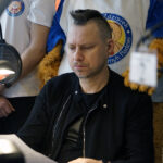 Kielce. Akcja pomocy dla Moniki Wawrzkiewicz z Połańca. W Radiu Kielce nagrano spot zachęcający do udziału w zbiórce pieniędzy na pomoc dla Moniki. Na zdjęciu: Tomasz Joseph Bracichowicz z zespołu Mafia  / Robert Felczak / Radio Kielce