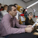 Kielce. Akcja pomocy dla Moniki Wawrzkiewicz z Połańca. W Radiu Kielce nagrano spot zachęcający do udziału w zbiórce pieniędzy na pomoc dla Moniki / Robert Felczak / Radio Kielce