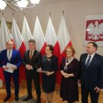 Na zdjęciu od lewej: Jacek Sułek - dyrektor Wydziału Infrastruktury i Rozwoju w ŚUW, Krzysztof Słoń - senator PiS, Agata Wojtyszek - wojewoda świętokrzyski, Maria Zuba - poseł PiS, Marek Kwitek - poseł PiS / Mateusz Kaczmarczyk / Radio Kielce