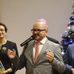 Spotkanie opłatkowe parlamentarzystów i dziennikarzy u wojewody świętokrzyskiego Agaty Wojtyszek. Przemawia Mariusz Gosek, członek Zarządu Województwa Świętokrzyskiego / Jarosław Kubalski / Radio Kielce