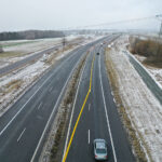 Nowy odcinek "siódemki".  Oznakowanie poziome drogi w okolicy miejscowości Podchojny / Jarosław Kubalski / Radio Kielce