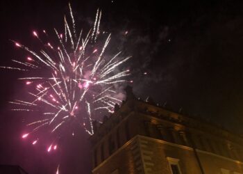 Sylwester pod gwiazdami w Sandomierzu - Radio Kielce Sylwester pod gwiazdami w Sandomierzu. Pokaz sztucznych ogni / Grażyna Szlęzak-Wójcik / Radio Kielce