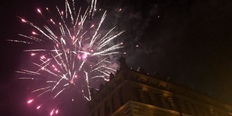 Sylwester pod gwiazdami w Sandomierzu - Radio Kielce Sylwester pod gwiazdami w Sandomierzu. Pokaz sztucznych ogni / Grażyna Szlęzak-Wójcik / Radio Kielce