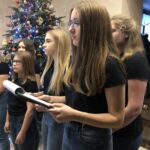 Spotkanie opłatkowe PiS. Na zdjęciu schola parafialna Ojców Pallotynów w Sandomierzu / Grażyna Szlęzak-Wójcik / Radio Kielce