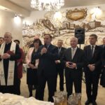 Spotkanie opłatkowe PiS. Na zdjęciu od lewej: ksiądz Jerzy Dąbek - wikariusz generalny Kurii Diecezjalnej, Marek Kwitek – poseł PiS, Krzysztof Lipiec – poseł PiS, Andrzej Pruś - przewodniczący sejmiku województwa świętokrzyskiego / Grażyna Szlęzak-Wójcik / Radio Kielce