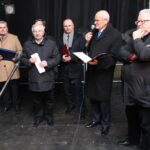 Zabawa sylwestrowa w Pacanowie. Od prawej: Czesław Siekierski, europoseł do PE, Wiesław Skop, burmistrz Pacanowa, Krzysztof Lipiec, poseł PiS / Marta Gajda / Radio Kielce