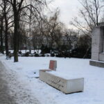 Ławka Niepodległości w Pińczowie została ustawiona w Parku Miejskim / Marta Gajda / Radio Kielce