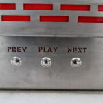 Ławka Niepodległości w Pińczowie została ustawiona w Parku Miejskim / Marta Gajda / Radio Kielce