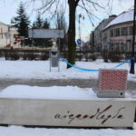 Ławka Niepodległości w Pińczowie została ustawiona w Parku Miejskim / Marta Gajda / Radio Kielce