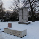 Ławka Niepodległości w Pińczowie została ustawiona w Parku Miejskim / Marta Gajda / Radio Kielce