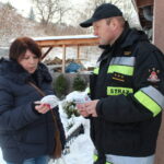 Akcja rozdawania czujników czadu przez strażaków z Pińczowa / Marta Gajda / Radio Kielce