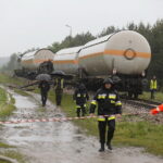 16.05.2018 Wólka Plebańska. Wykoleiła się cysterna kolejowa gazem propan - butan po zderzeniu z ciężarówką / Jarosław Kubalski / Radio Kielce