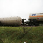 16.05.2018 Wólka Plebańska. Wykoleiła się cysterna kolejowa gazem propan - butan po zderzeniu z ciężarówką / Jarosław Kubalski / Radio Kielce