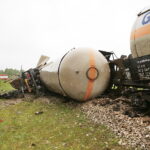 16.05.2018 Wólka Plebańska. Wykoleiła się cysterna kolejowa gazem propan - butan po zderzeniu z ciężarówką / Jarosław Kubalski / Radio Kielce