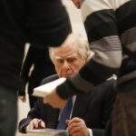 07.01.2019 Kielce. Wiesław Myśliwski spotkał się z czytelnikami w Wojewódzkiej Bibliotece Publicznej w ramach promocji swojej nowej książki "Ucho Igielne" / Jarosław Kubalski / Radio Kielce