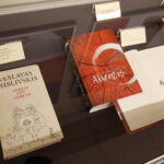 07.01.2019 Kielce. Wiesław Myśliwski spotkał się z czytelnikami w Wojewódzkiej Bibliotece Publicznej w ramach promocji swojej nowej książki "Ucho Igielne". Spotkaniu towarzyszyła wystawa książek Wiesława Myśliwskiego wydanych w różnych językach / Jarosław Kubalski / Radio Kielce