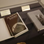 07.01.2019 Kielce. Wiesław Myśliwski spotkał się z czytelnikami w Wojewódzkiej Bibliotece Publicznej w ramach promocji swojej nowej książki "Ucho Igielne". Spotkaniu towarzyszyła wystawa książek Wiesława Myśliwskiego wydanych w różnych językach / Jarosław Kubalski / Radio Kielce