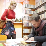 08.01.2019 Zajączków. Pisarz dla dzieci Grzegorzem Kasdepke podczas spotkania w bibliotece / Jarosław Kubalski / Radio Kielce