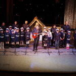 10.01.2019 Kielce. Koncert kolęd w WDK. Dzieci ze szkoły podstawowej w Bilczy i policjanci / Jarosław Kubalski / Radio Kielce