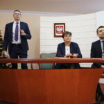 11.01.2019 Kielce. Spotkanie Urząd miasta. Spotkanie rodziców z władzami miasta w sprawie przyszłorocznej rekrutacji do szkół średnich. Prezydent Bogdan Wenta i jego zastępcy Danuta Papaj i Marcin Różycki / Jarosław Kubalski / Radio Kielce