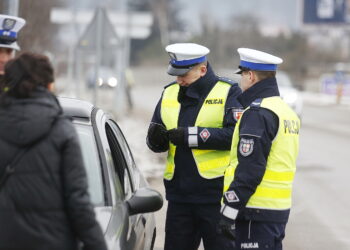 23.,01.2019 Kielce. Ulica Radomska. Policja przeprowadza akcję "Bezpieczny pasażer" / Jarosław Kubalski / Radio Kielce