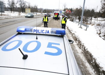 23.,01.2019 Kielce. Ulica Radomska. Policja przeprowadza akcję "Bezpieczny pasażer" / Jarosław Kubalski / Radio Kielce